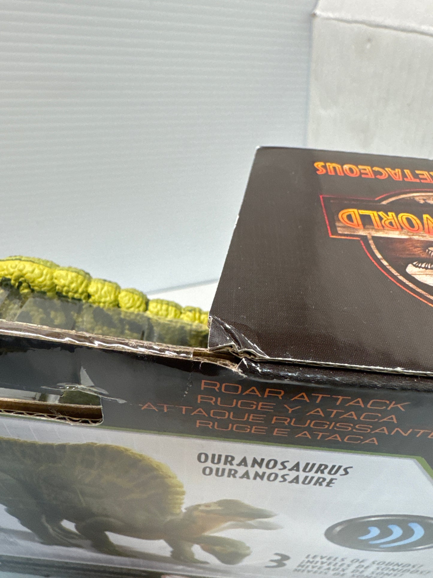 Jurassic World DINO ESCAPE Ouranosaurus Roar Attack Action Figure