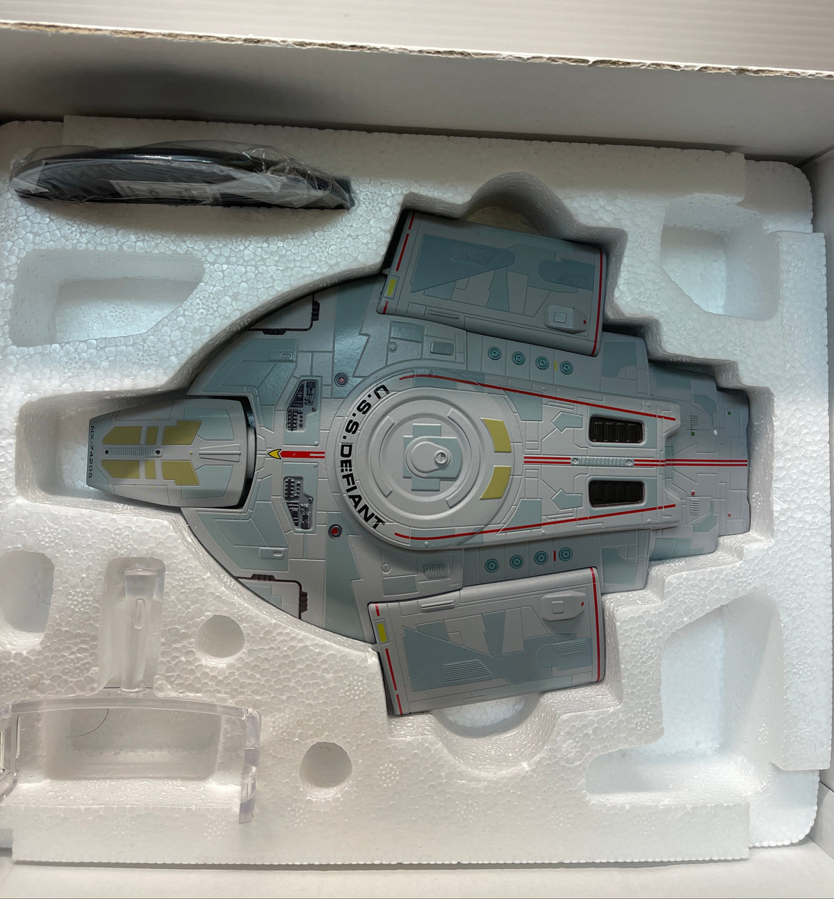 Eaglemoss Star Trek Official Starship Collection USS DEFIANT NX-74205 XL