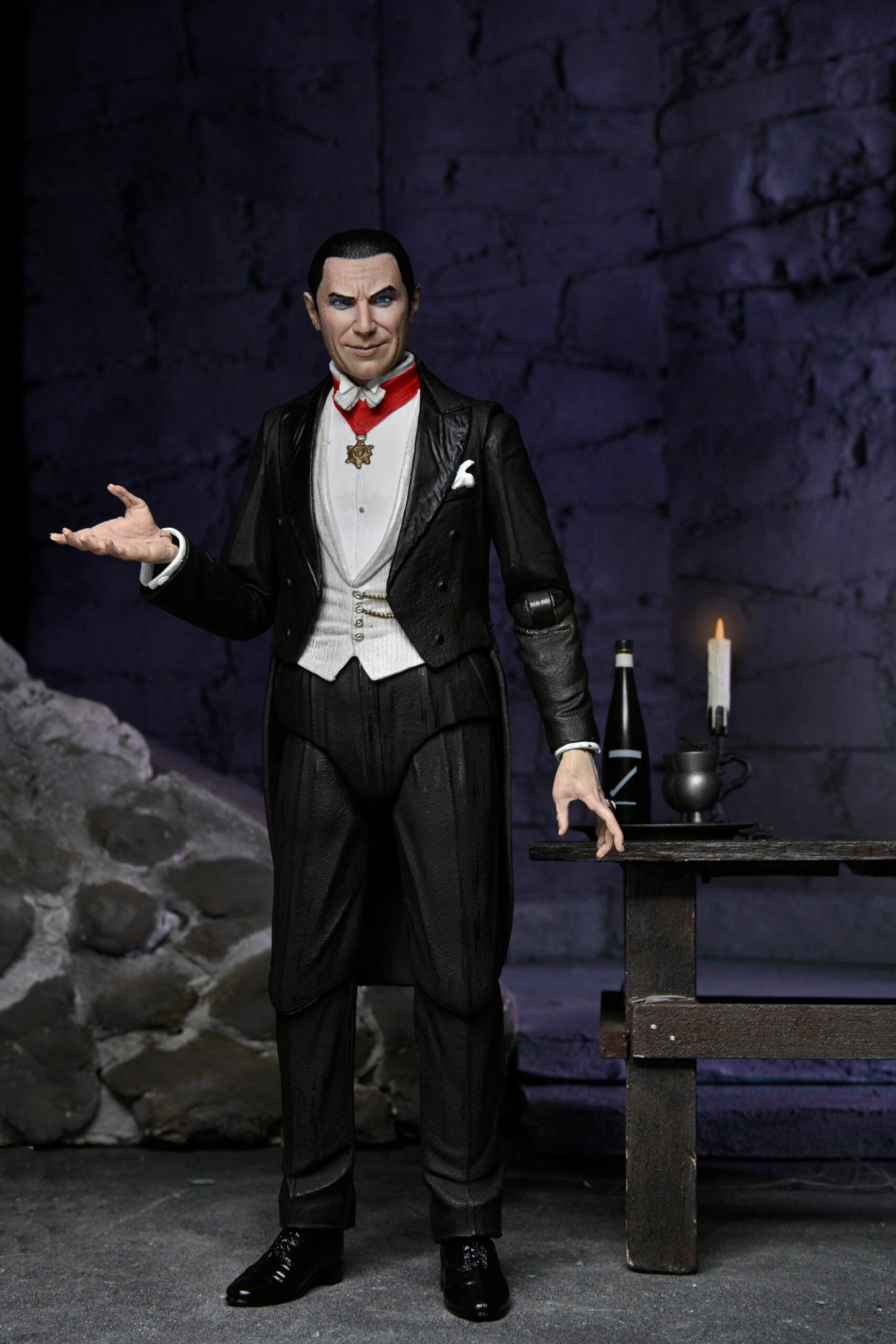 Universal Monsters 7″ Scale Action Figure Ultimate Dracula (Transylvania)