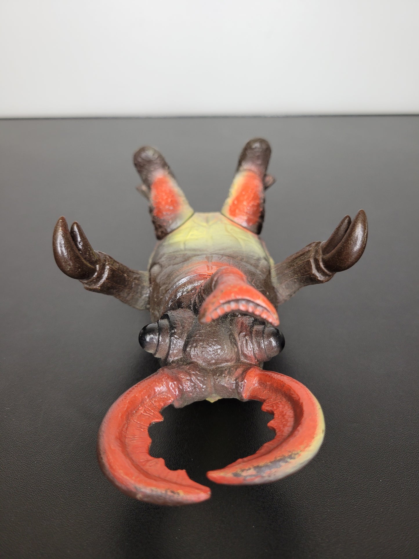 Ultraman Kaiju Nokogilin sofubi figure