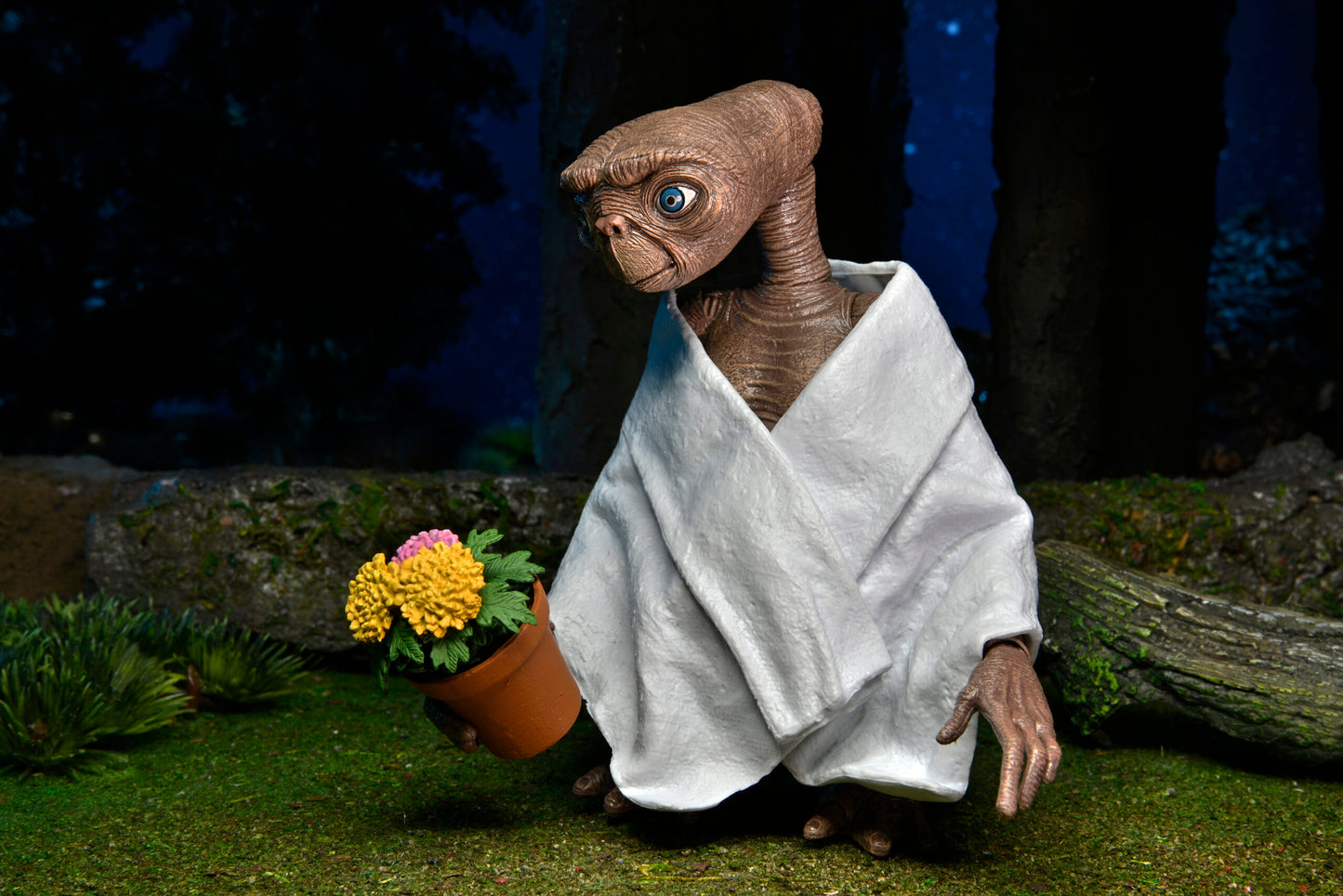 E.T. The Extra-Terrestrial 40th Anniversary 7″ Scale Action Figure Ultimate E.T.