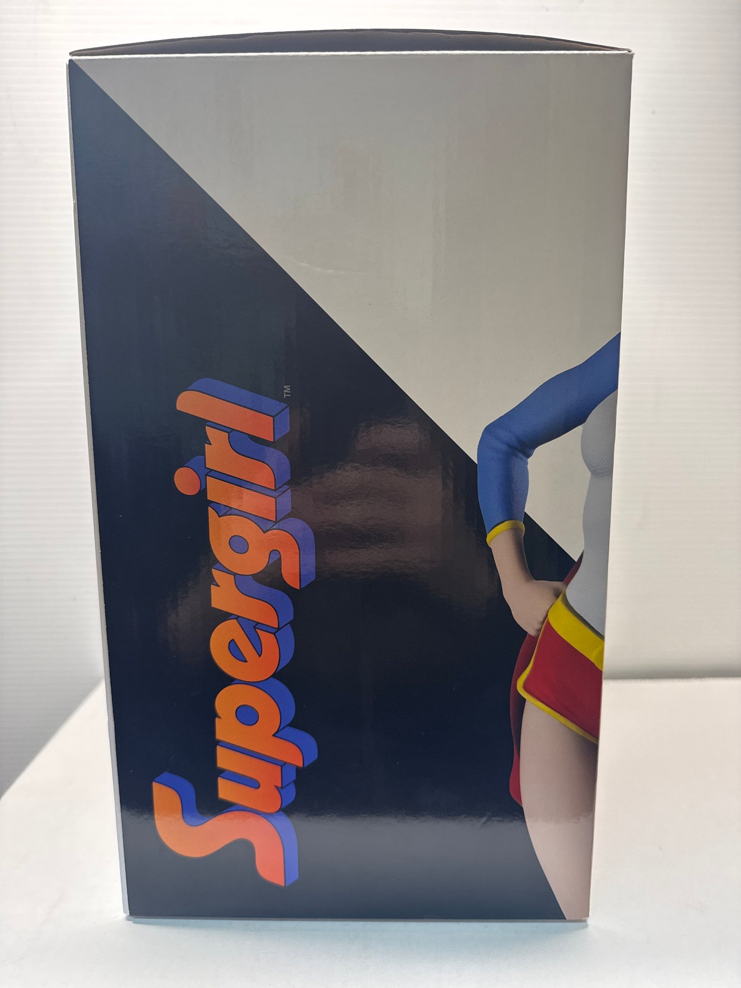 Supergirl by J. Scott Campbell 1:8 Scale Resin Statue #192/970 - NSIB