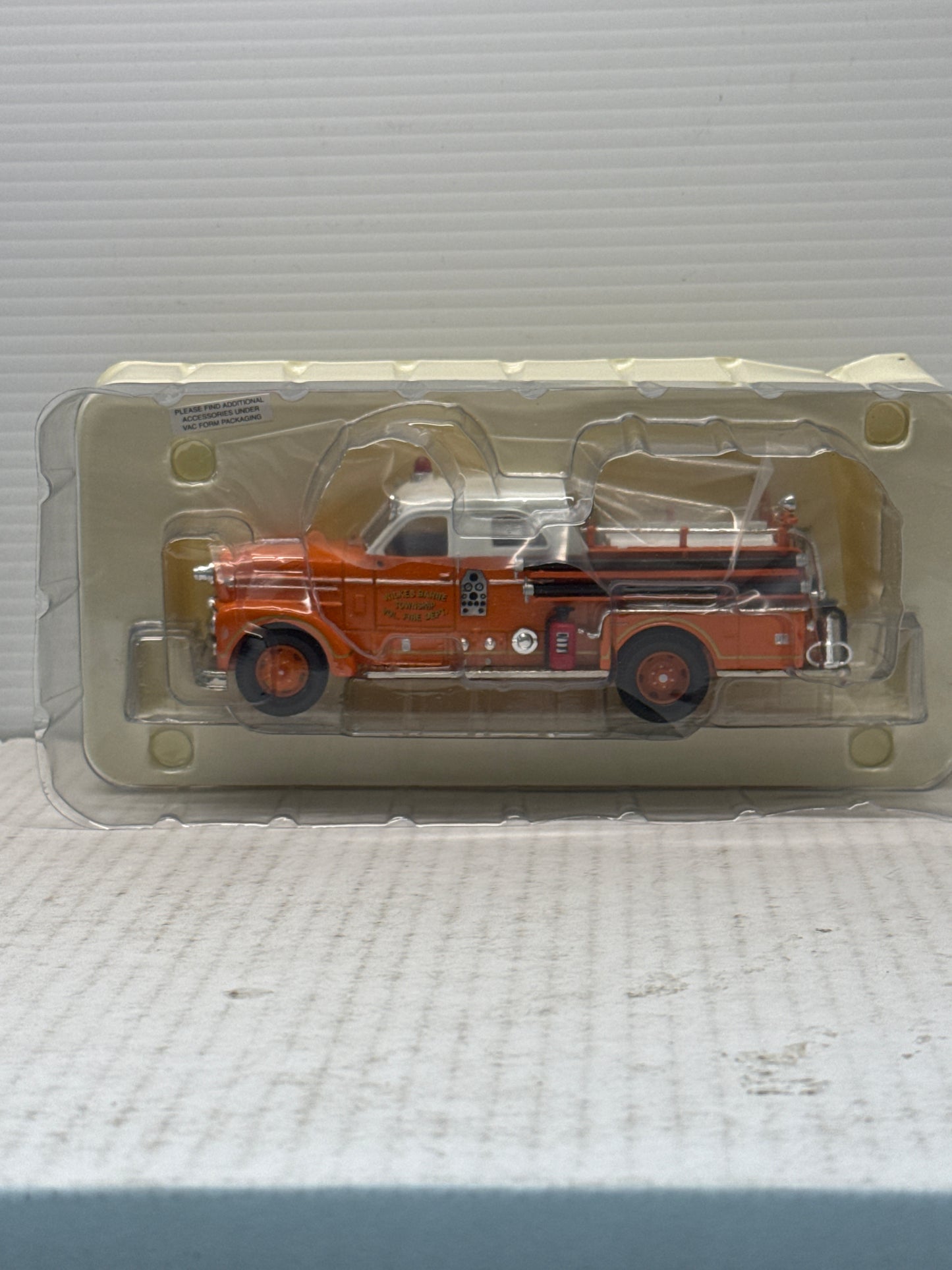 Corgi Heroes Under Fire Seagrave 70th Anniversary Open Cab Diecast Vehicle 2002