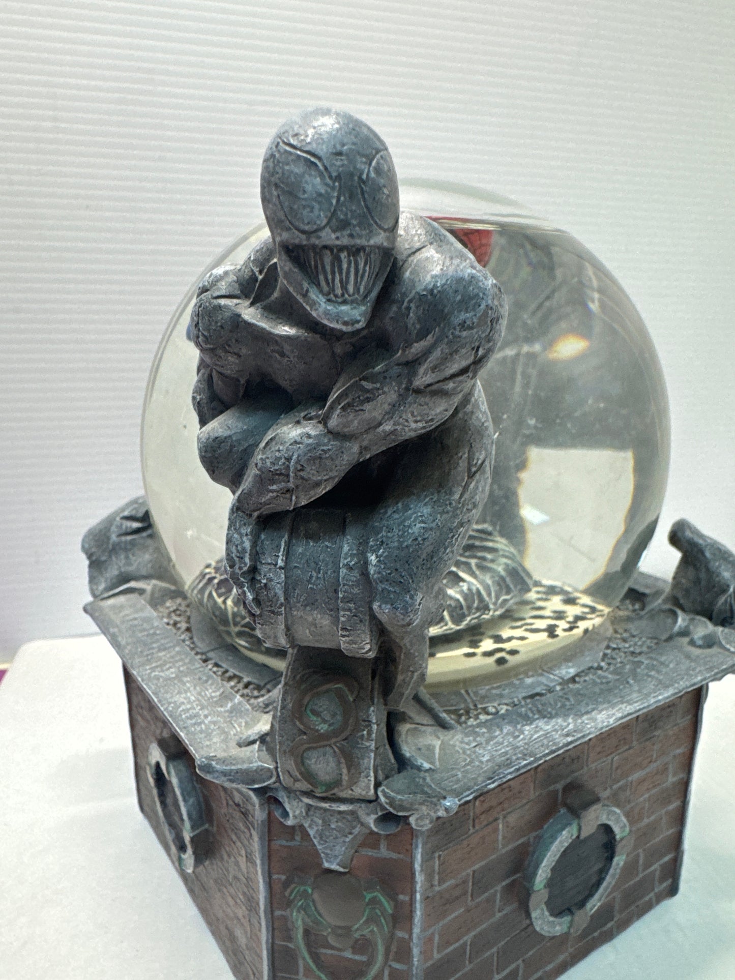 SPIDER-MAN- Motion Globe Diamond Select 2002 Limited To 2500