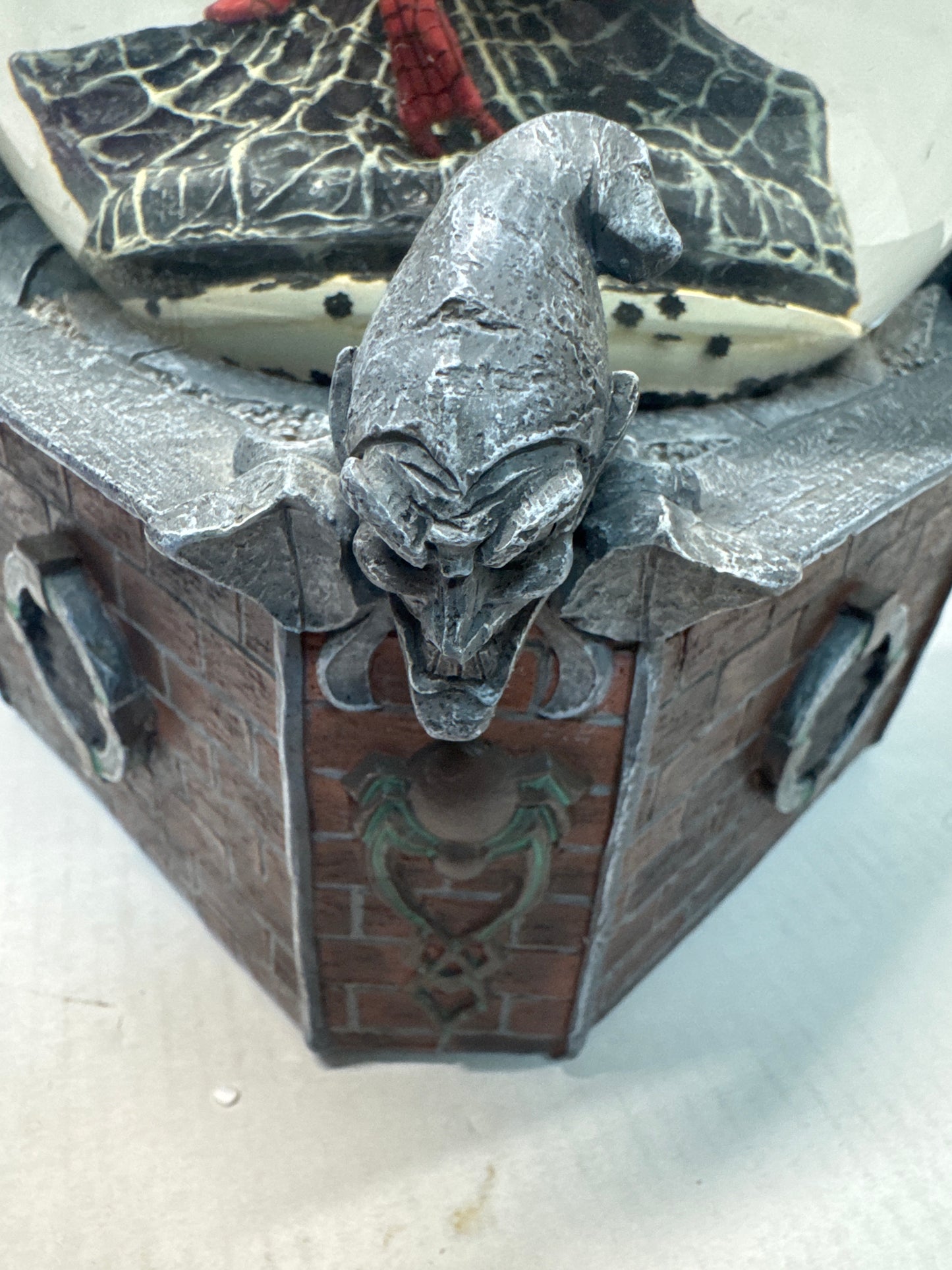 SPIDER-MAN- Motion Globe Diamond Select 2002 Limited To 2500