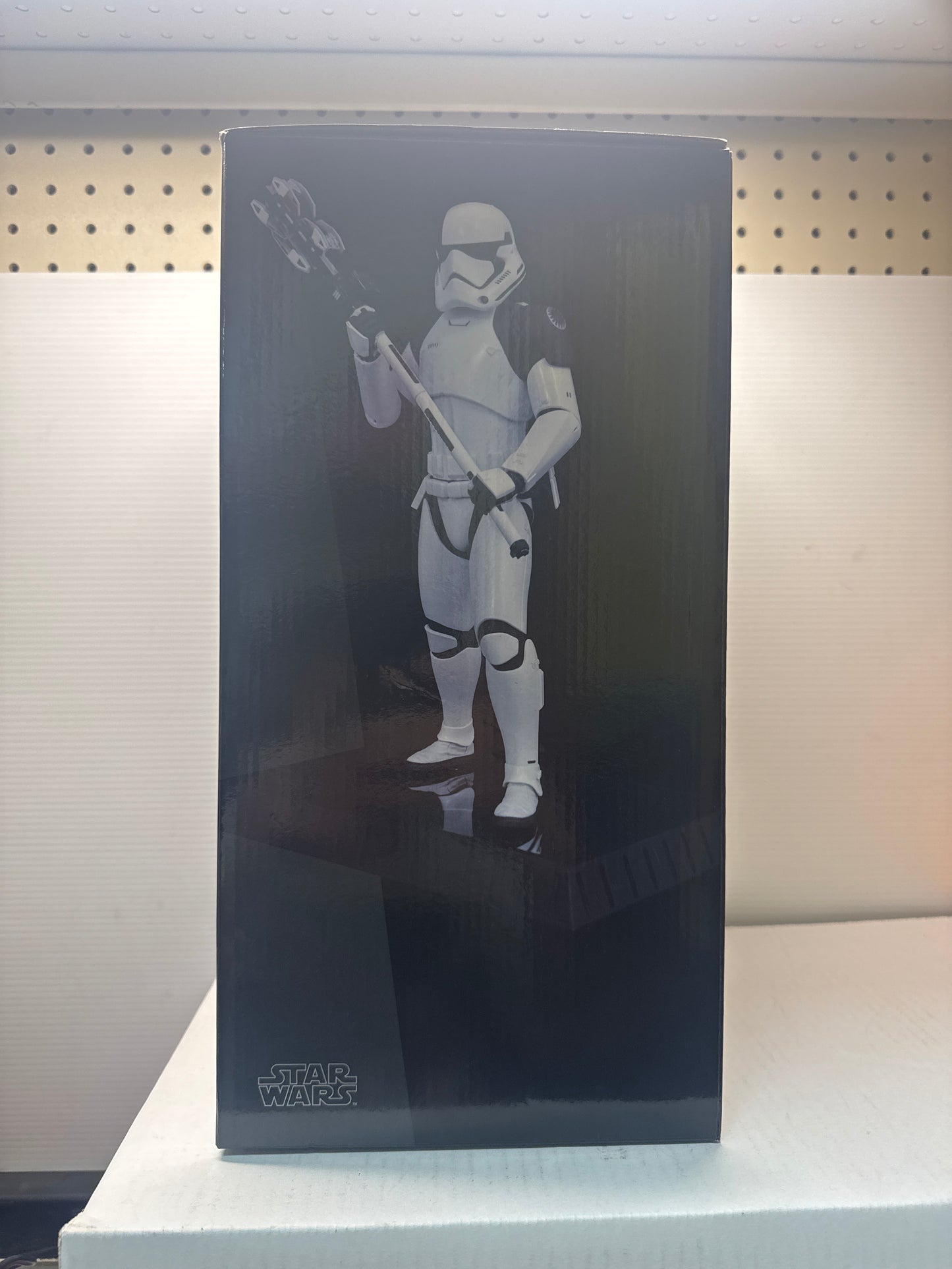 STAR WARS - EXECUTIONER TROOPER 1/6 SCALE STATUE - (C: 0-1-2) #0198/1000