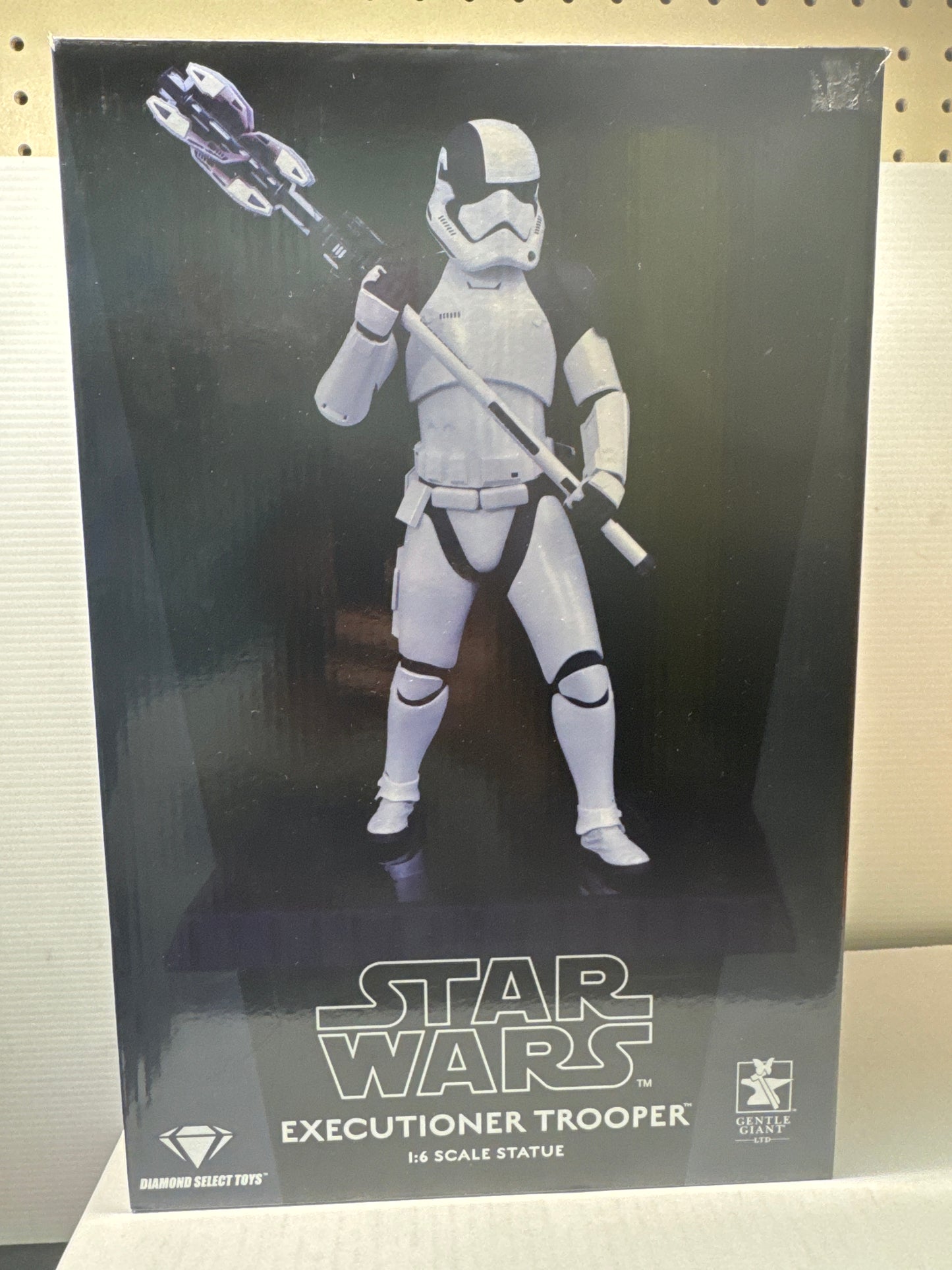 STAR WARS - EXECUTIONER TROOPER 1/6 SCALE STATUE - (C: 0-1-2) #0198/1000