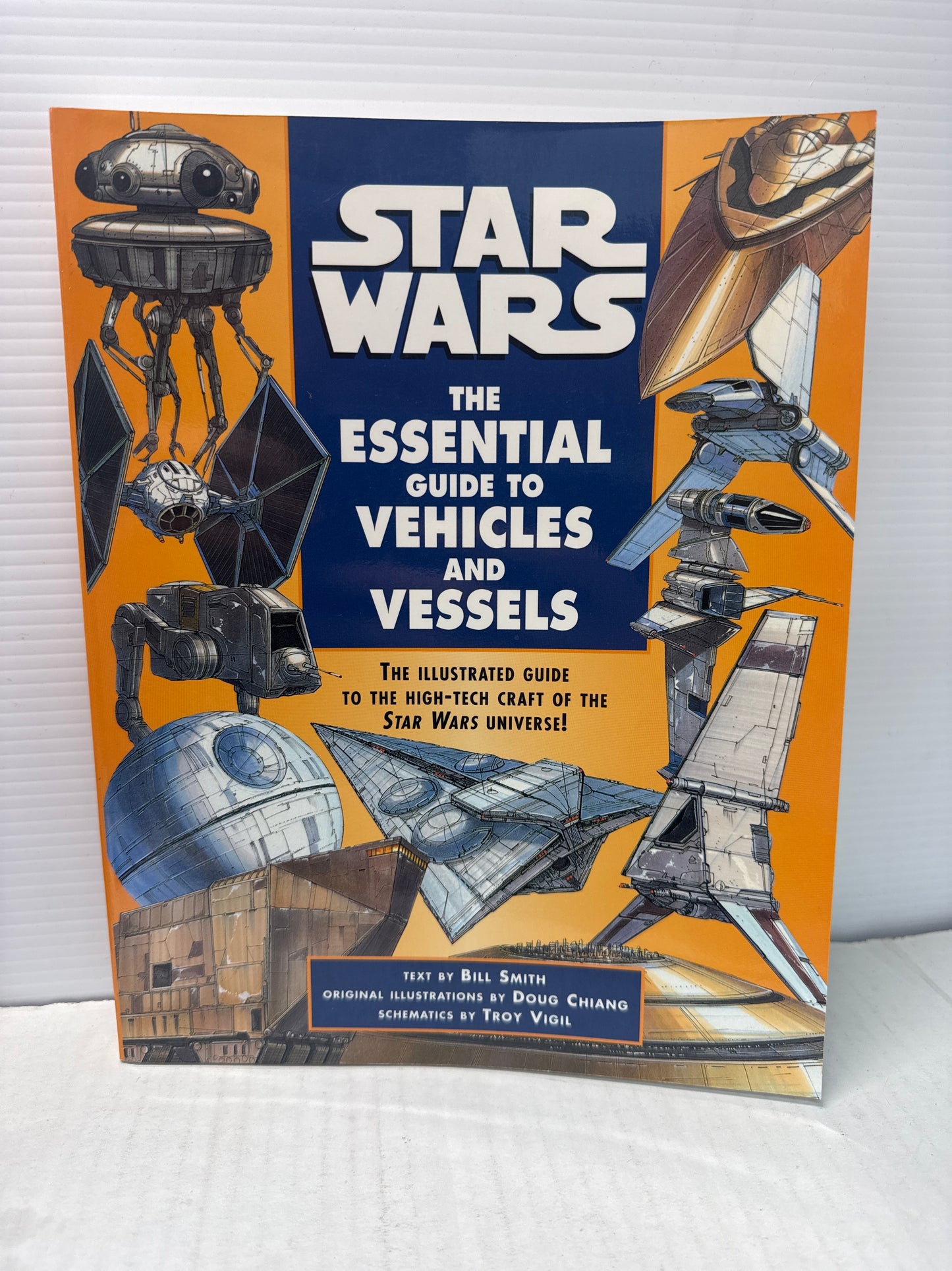 The Essential Guide to Vehicles and Vessels (Star Wars) - USED WH