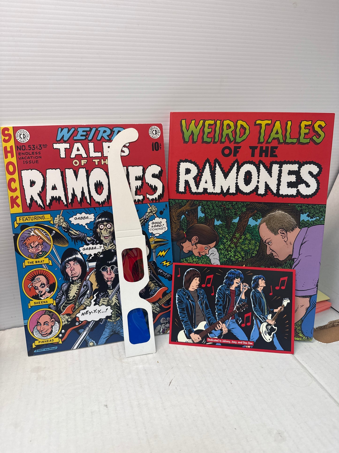 Weird Tales Of The Ramones Box Set / 3 CDs + 1 DVD Book Insert & 3D Glasses NEW