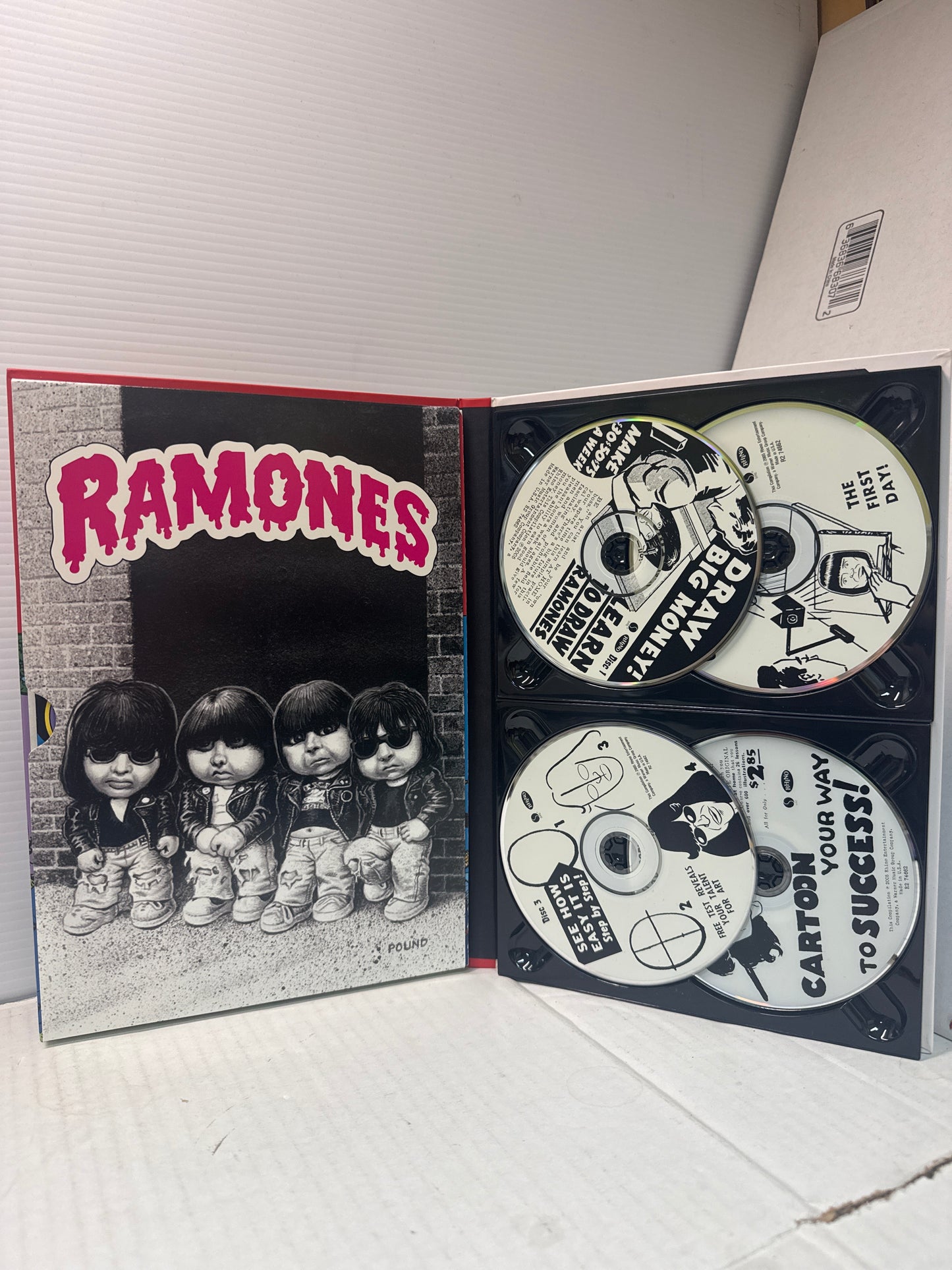 Weird Tales Of The Ramones Box Set / 3 CDs + 1 DVD Book Insert & 3D Glasses NEW