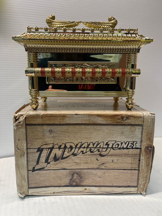 Indiana Jones RAIDERS OF THE LOST ARK 1:6 Ark of the Covenant 2008 Hasbro