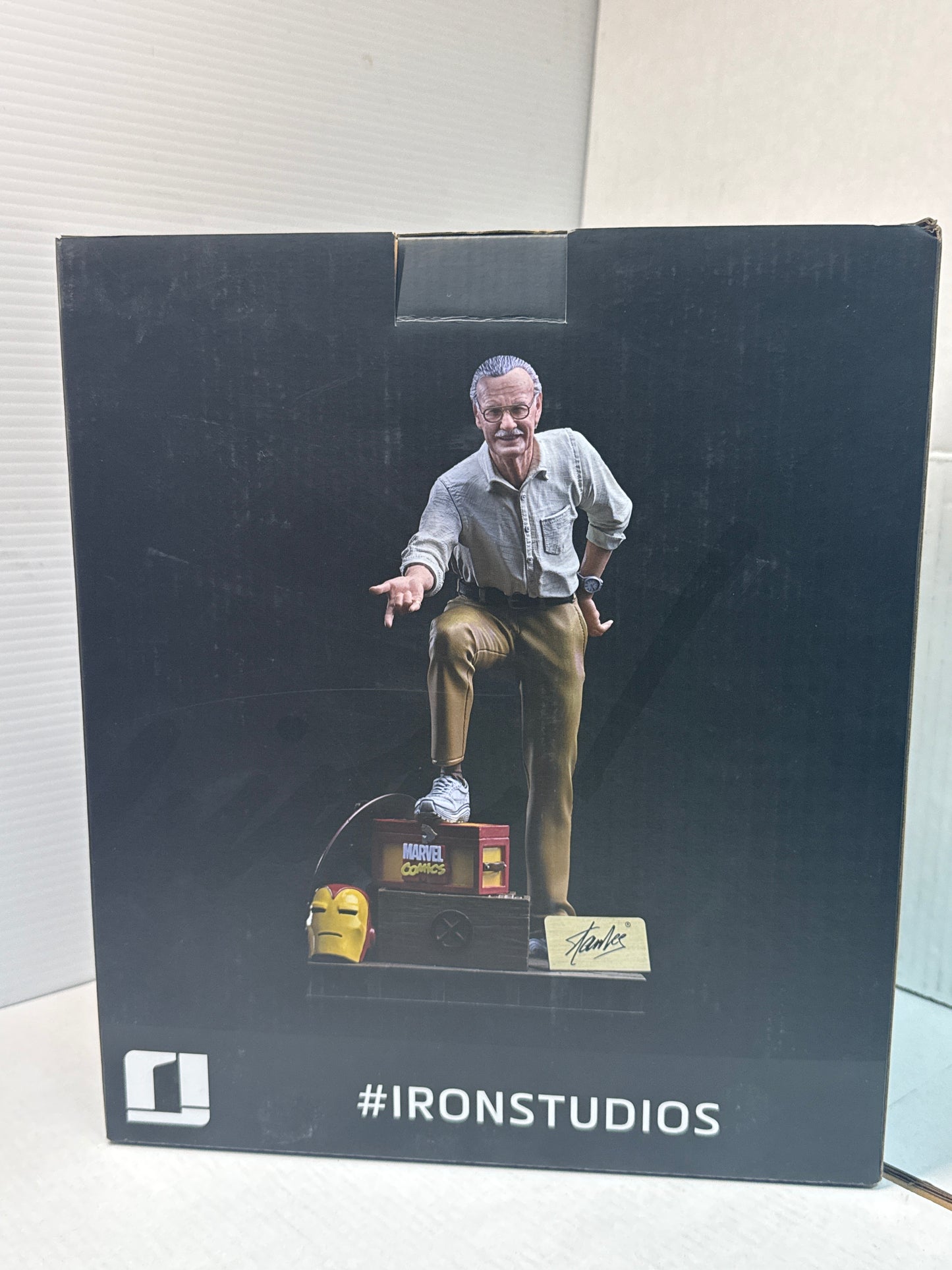 Stan Lee Deluxe 1:10 Scale Statue NIB