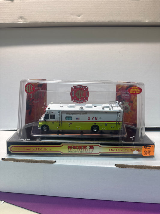 CODE 3 - CHICAGO FIRE DEPARTMENT O'HARE LDV COMMAND TRUCK - 1/64 SCALE - #12532