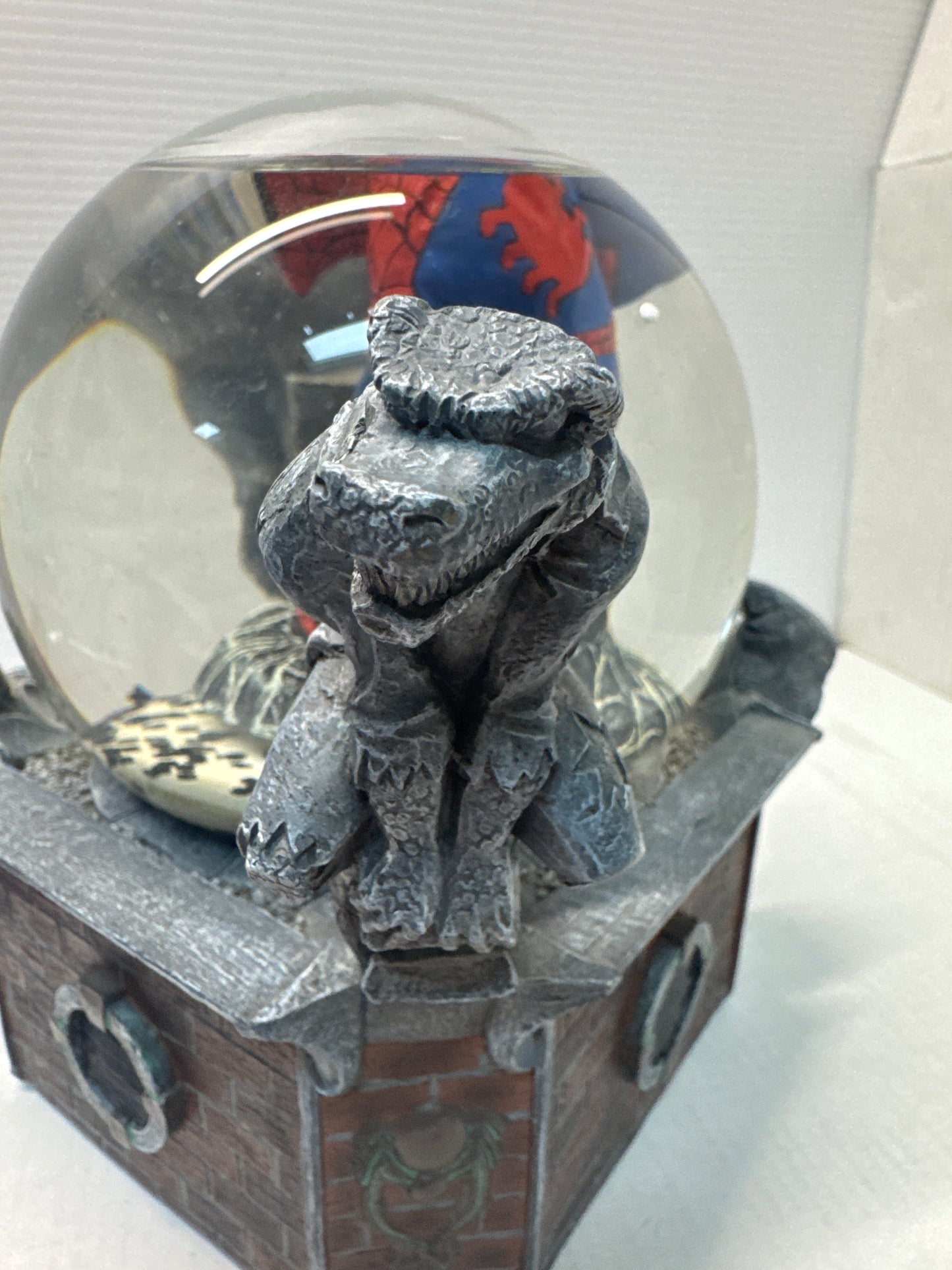 SPIDER-MAN- Motion Globe Diamond Select 2002 Limited To 2500