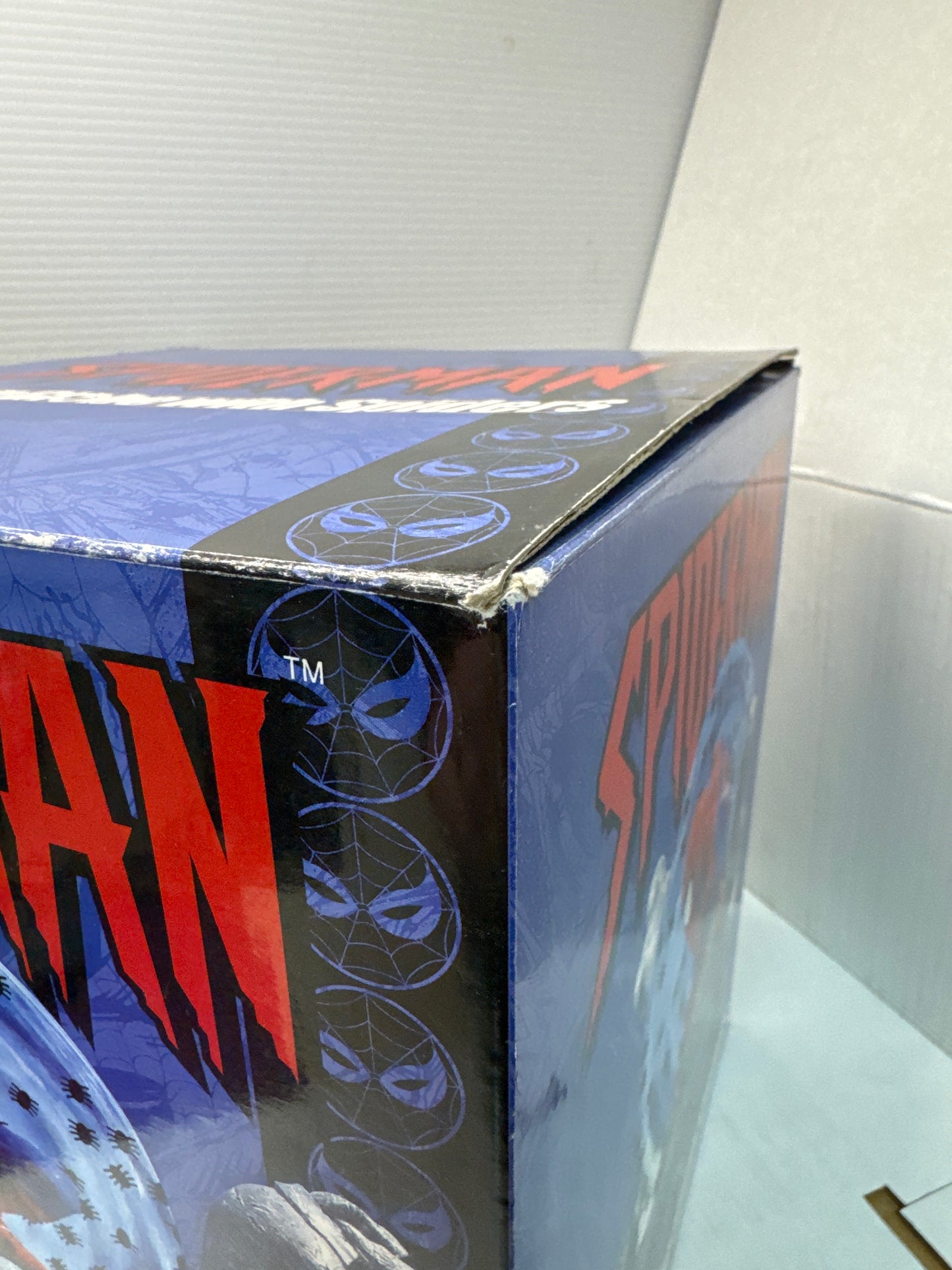 SPIDER-MAN- Motion Globe Diamond Select 2002 Limited To 2500