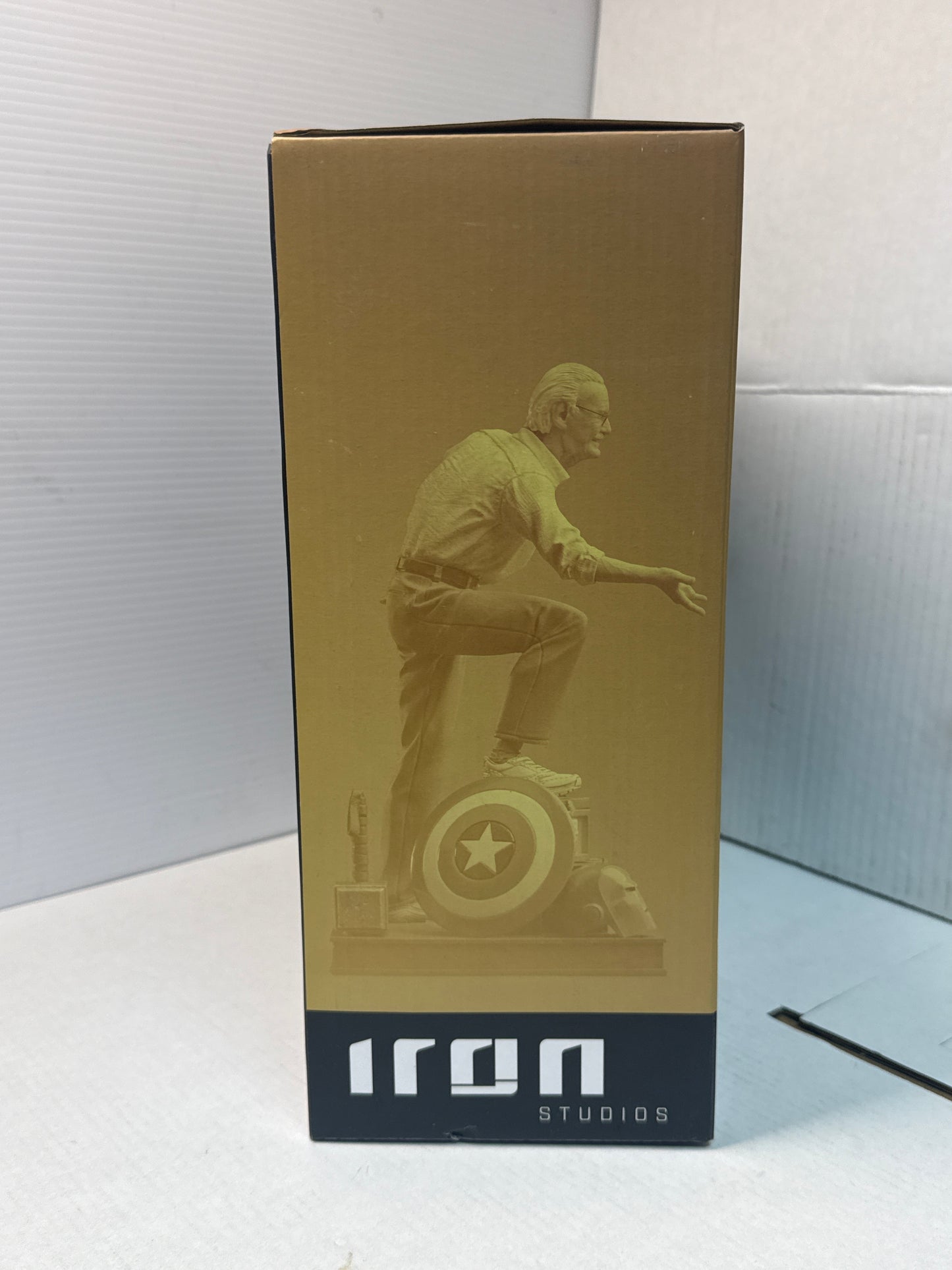 Stan Lee Deluxe 1:10 Scale Statue NIB