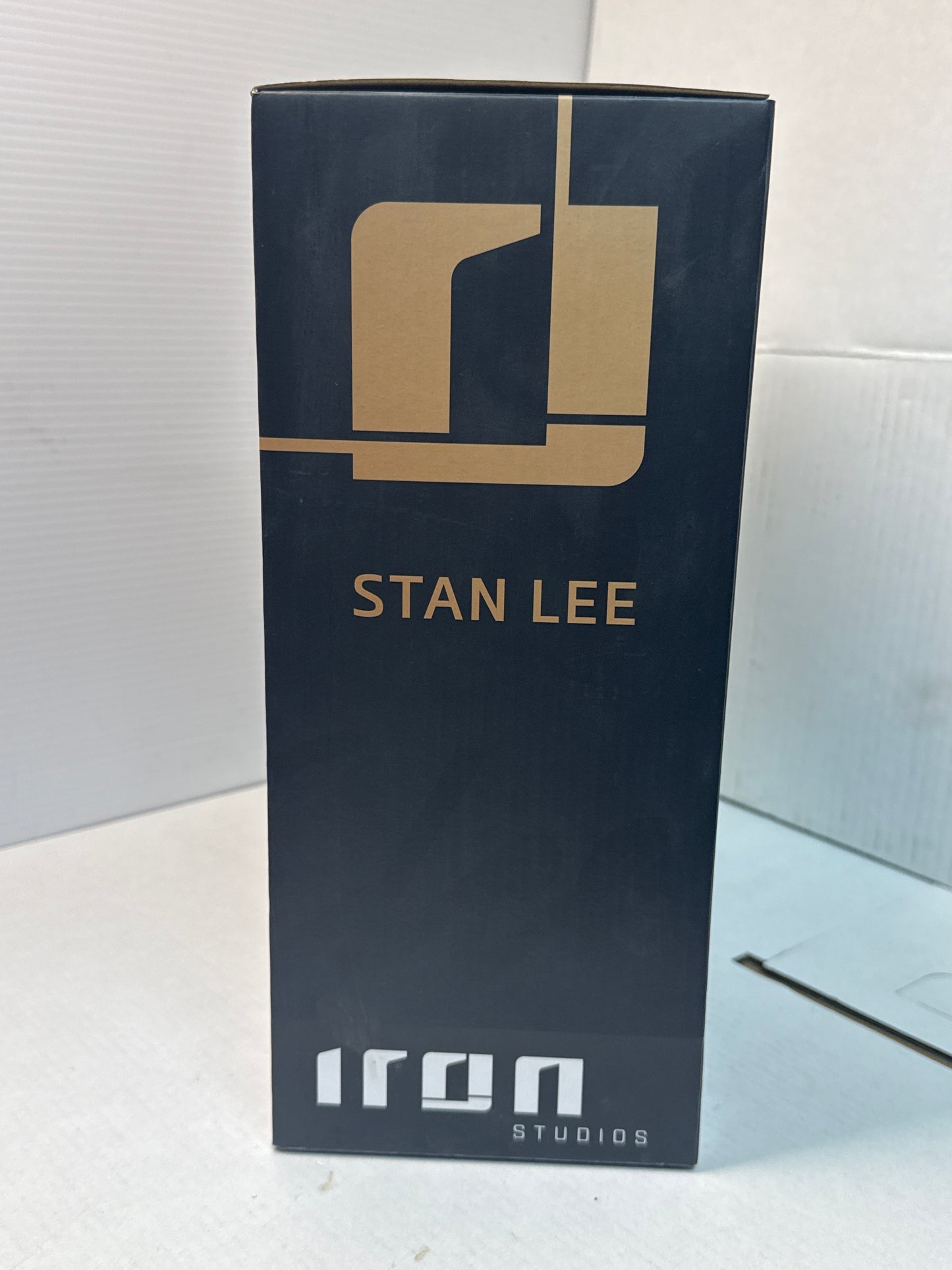 Stan Lee Deluxe 1:10 Scale Statue NIB