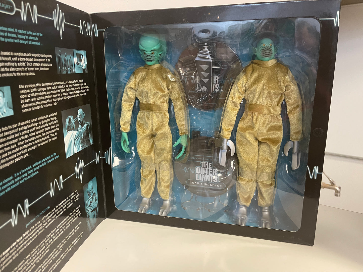 Outer Limits "Keeper Of The Purple Twilight" 12" Ikar & Ikar Soldier Set