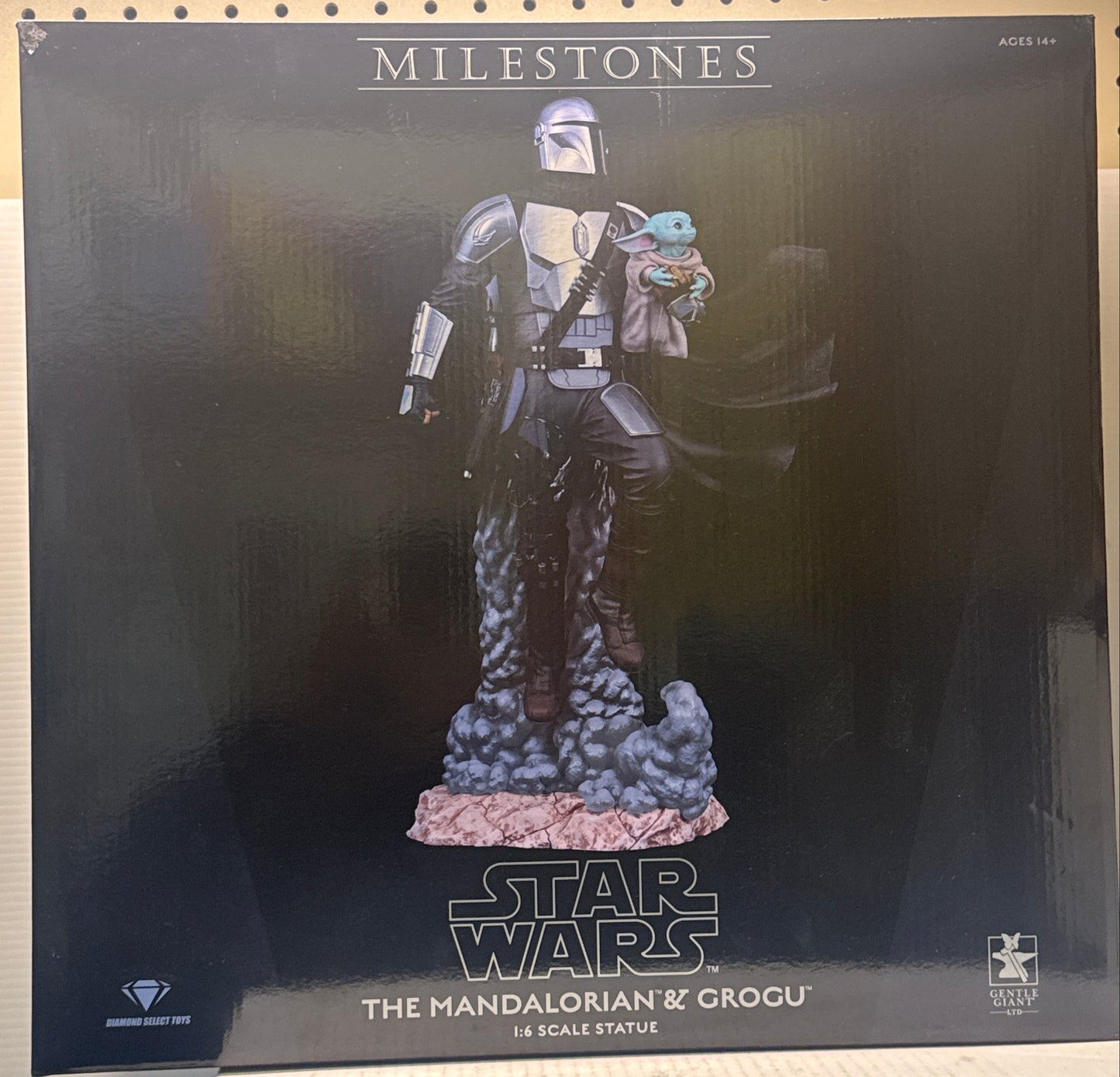 Star Wars Milestones: The Mandalorian & Grogu Statue 455/1000