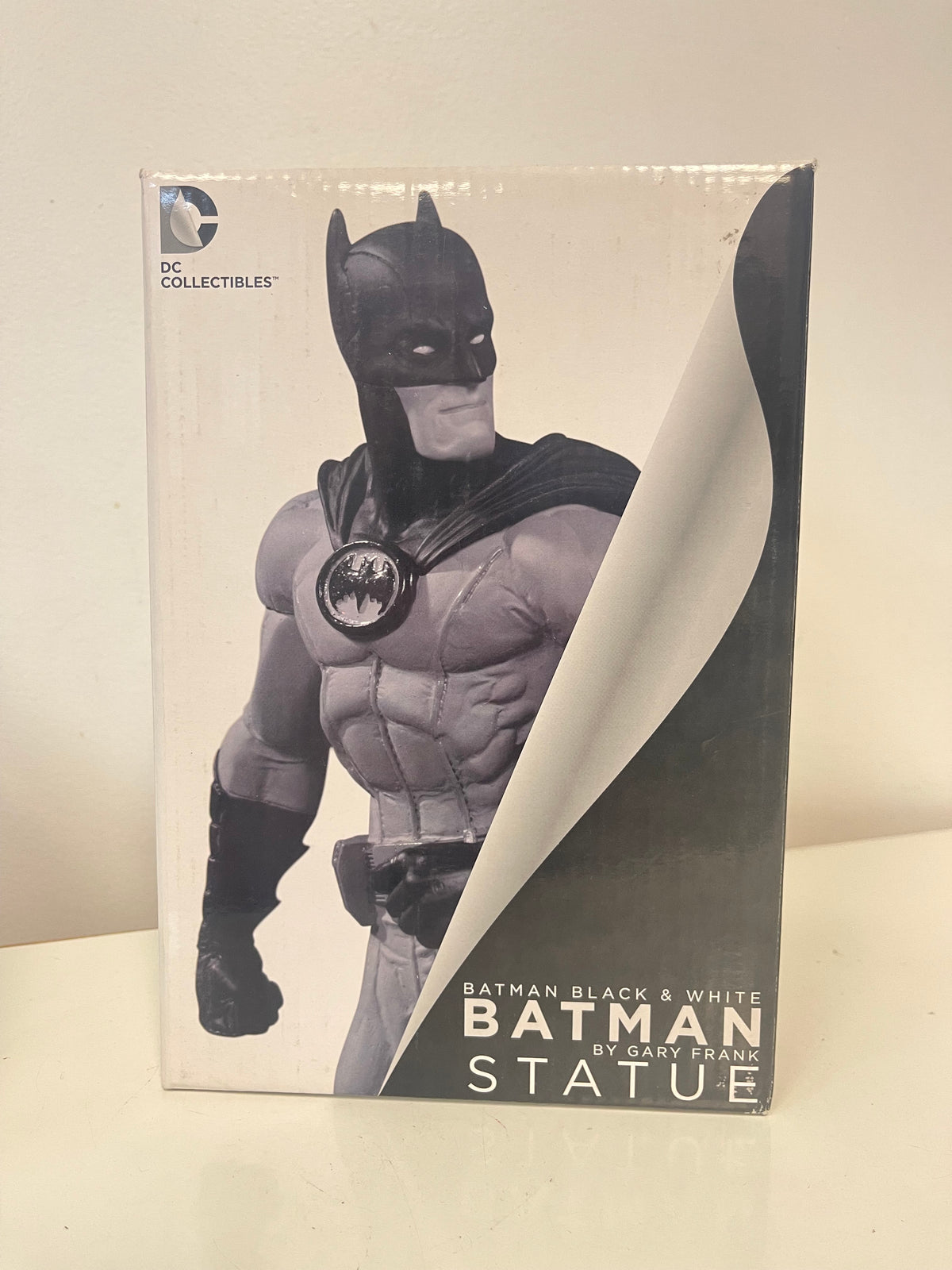 DC Collectibles Batman Black & White Gary Frank Earth One Statue – New in Box