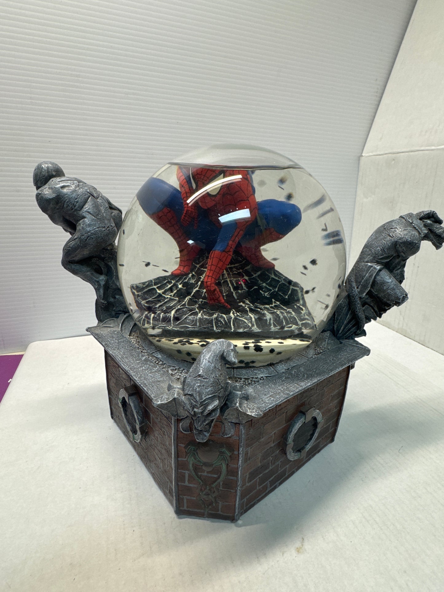SPIDER-MAN- Motion Globe Diamond Select 2002 Limited To 2500