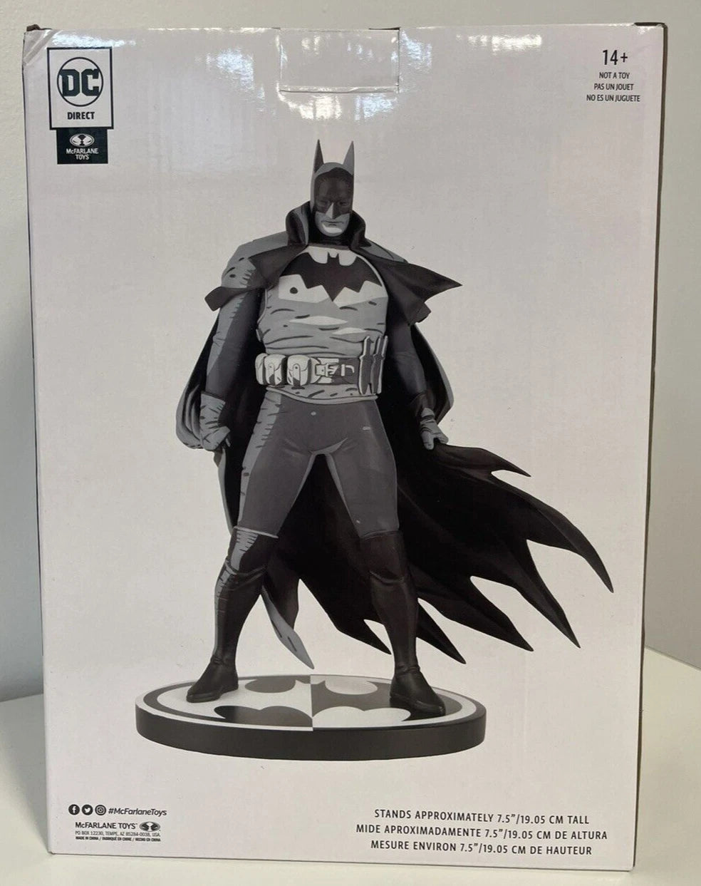 Batman Black & White Gotham by Gaslight by Mike Mignola 1:10 Scale Resin Statue (A)