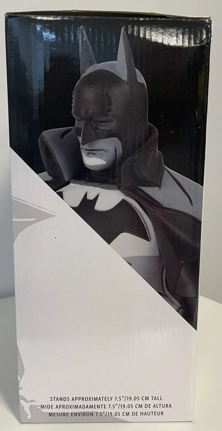 Batman Black & White Gotham by Gaslight by Mike Mignola 1:10 Scale Resin Statue (A)