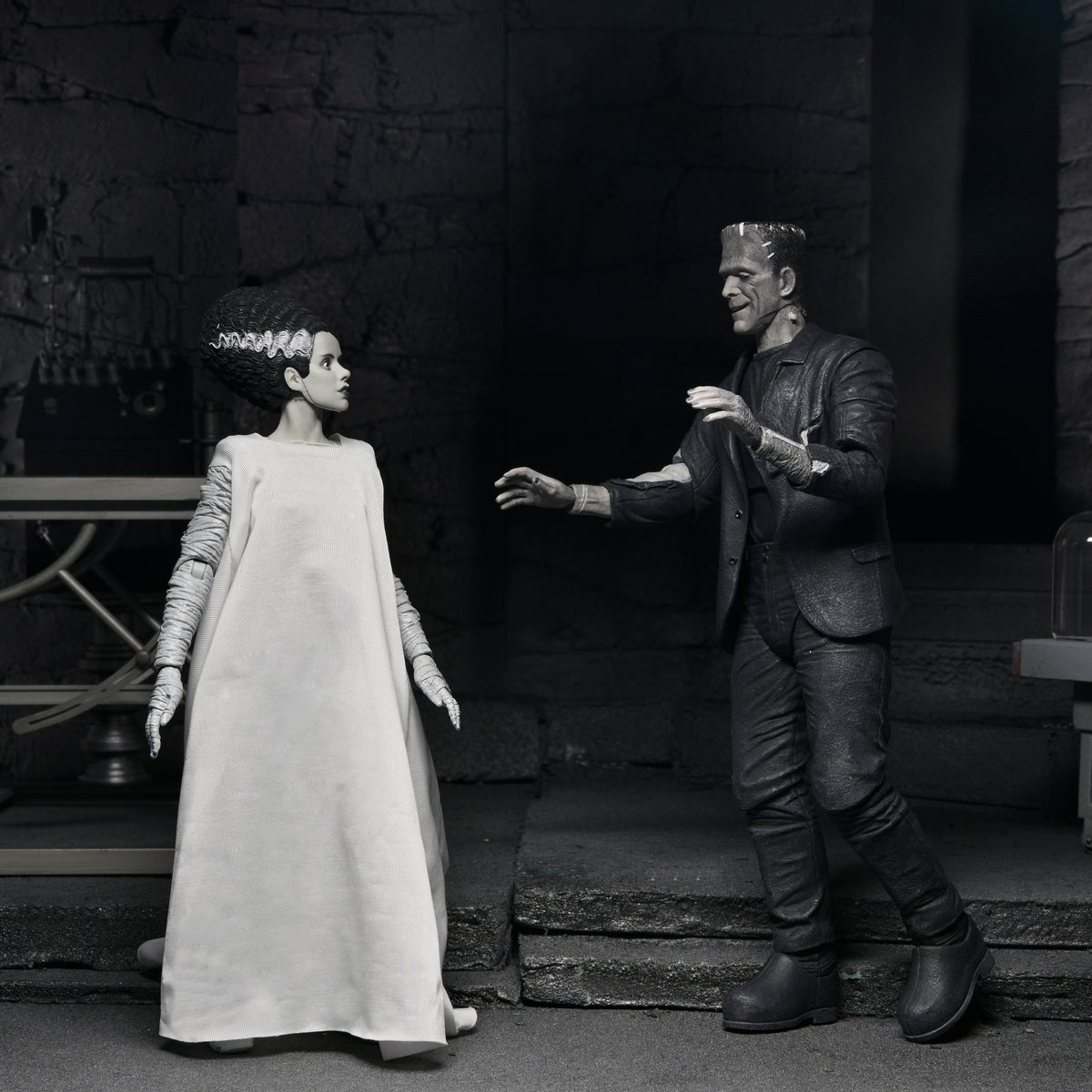 UNIVERSAL MONSTERS - 7 INCH SCALE ACTION FIGURE - BRIDE OF FRANKENSTEIN 90TH ANN. THE MONSTER & HIS MATE 2 PACK (B&W)