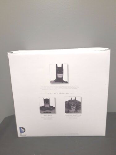DC COLLECTIBLES BATMAN BLACK & WHITE STATUE BY MICHAEL TURNER DC COMICS