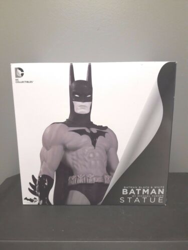 DC COLLECTIBLES BATMAN BLACK & WHITE STATUE BY MICHAEL TURNER DC COMICS