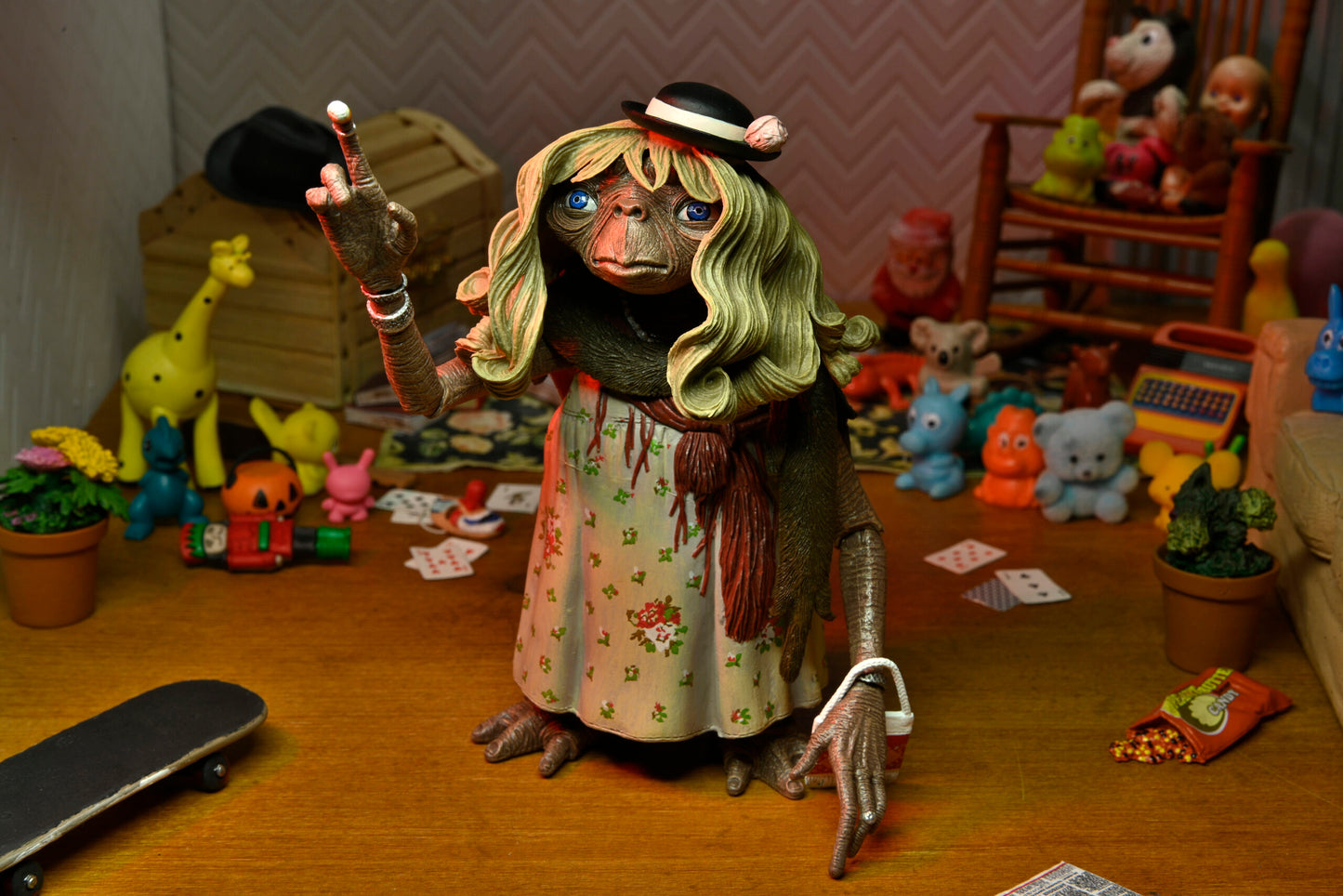 E.T. The Extra-Terrestrial 40th Anniversary 7″ Scale Action Figure Ultimate Dress Up E.T.