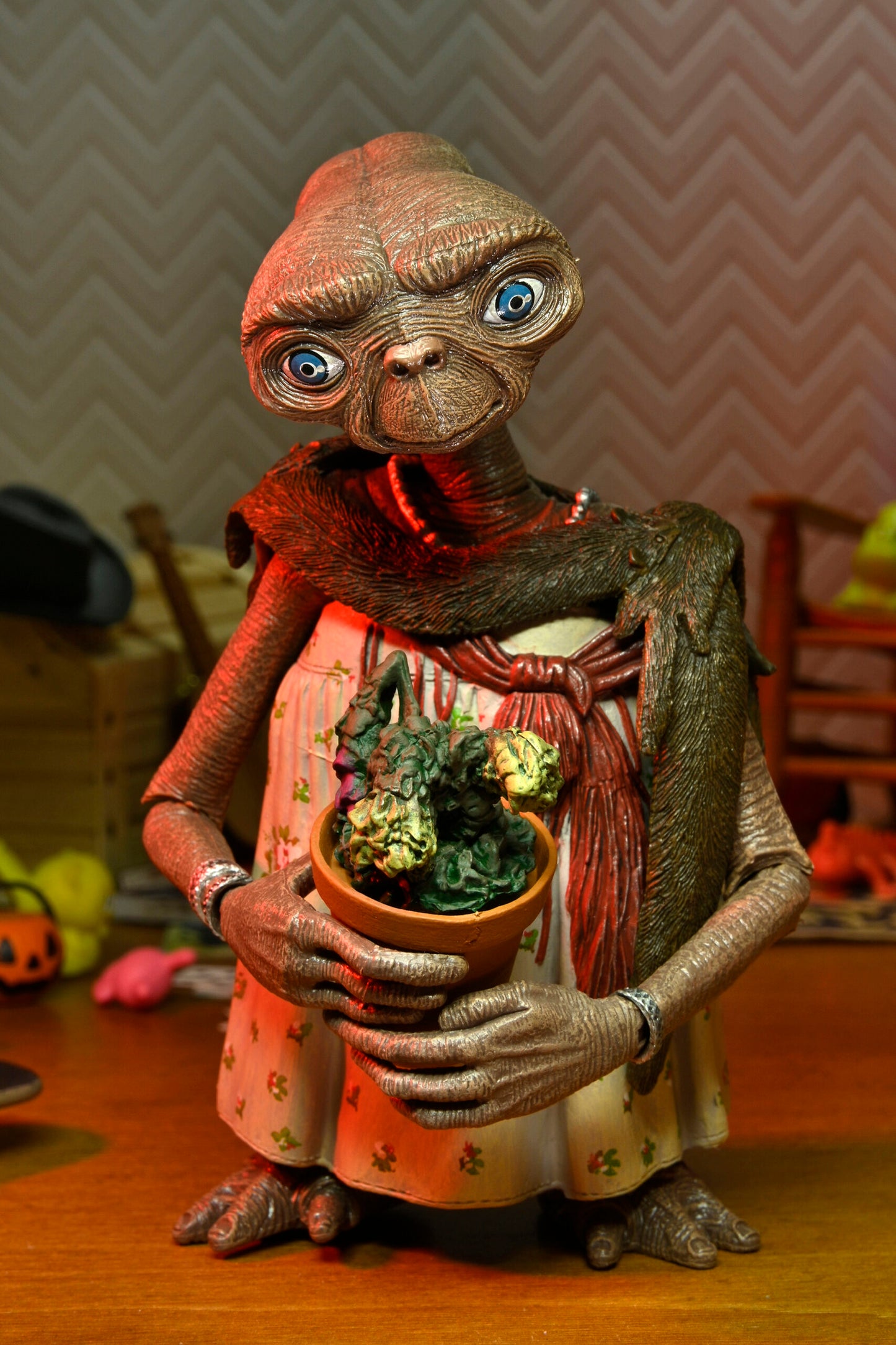 E.T. The Extra-Terrestrial 40th Anniversary 7″ Scale Action Figure Ultimate Dress Up E.T.